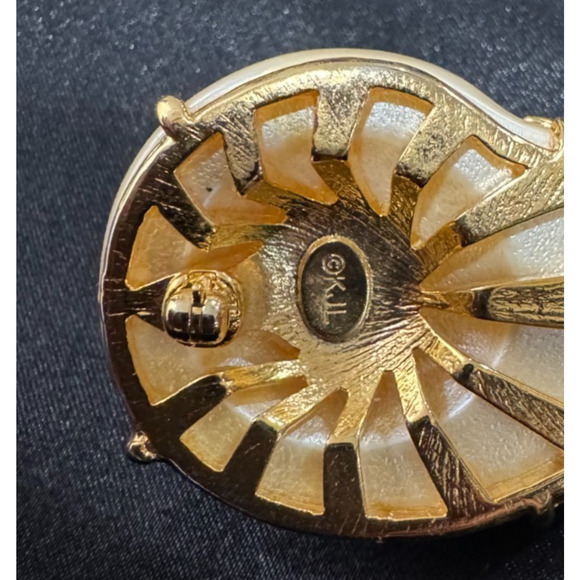 Vintage KJL Snail Brooch Pin Large Pearlized Clear Rhinestone Kenneth Jay Lane - Picture 4 of 4